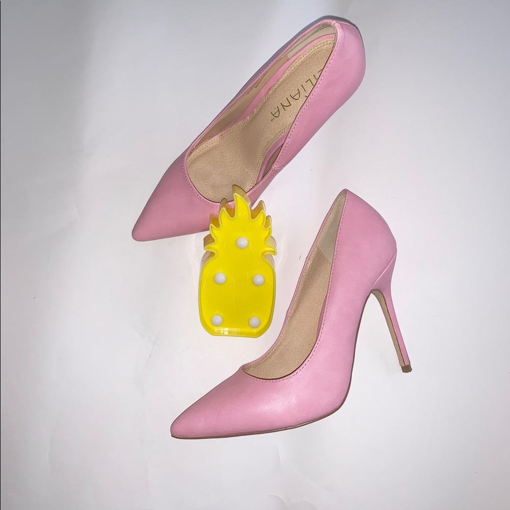 Pink pumps